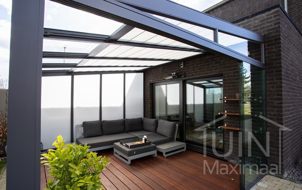 Terrassenüberdachung lounge sofa holz-glas