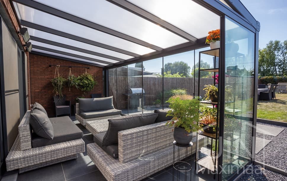 Milchglas auf einem matt anthrazit terrassenüberdachung