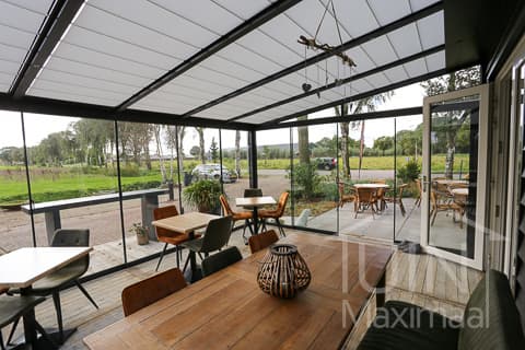 Terrassenüberdachung mit Sonnenschutz Terrassenüberdachung mit Sonnenschutz