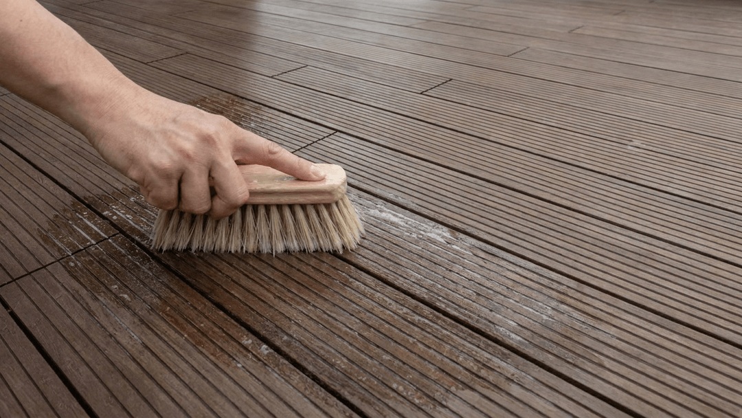 Bambus-Terrassendielen reinigen: praktische Tipps 
