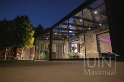 Großer moderner Sommergarten mit Gumax® LED-Beleuchtung und Glasdach