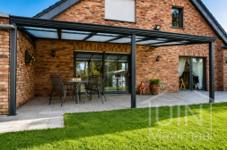 Aluminium-Überdachung am Haus Aluminium-Überdachung am Haus