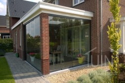Glasschiebewand in bestehender Überdachung Glasschiebewand in bestehender Überdachung